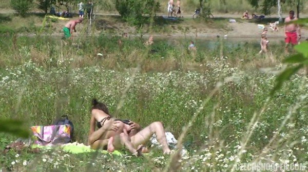 CzechSnooper: Amateur - Fuck At The Lake 1080p