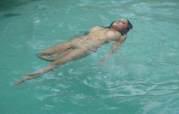 Povd: Abella Anderson - Naked Neighbor Wife Swims In The Pool