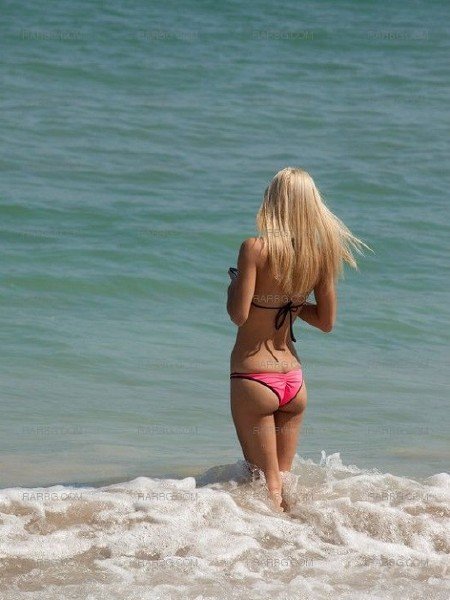 PickupGirls: Uma Jolie - Pickup Blonde Girl On The Beach 480p
