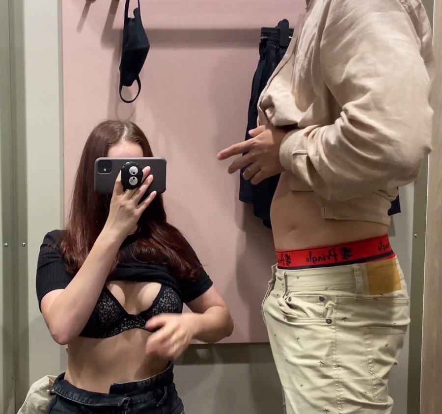 LeoKleo Blowjob In A Public Fitting Room UltraHD/4K 2160p