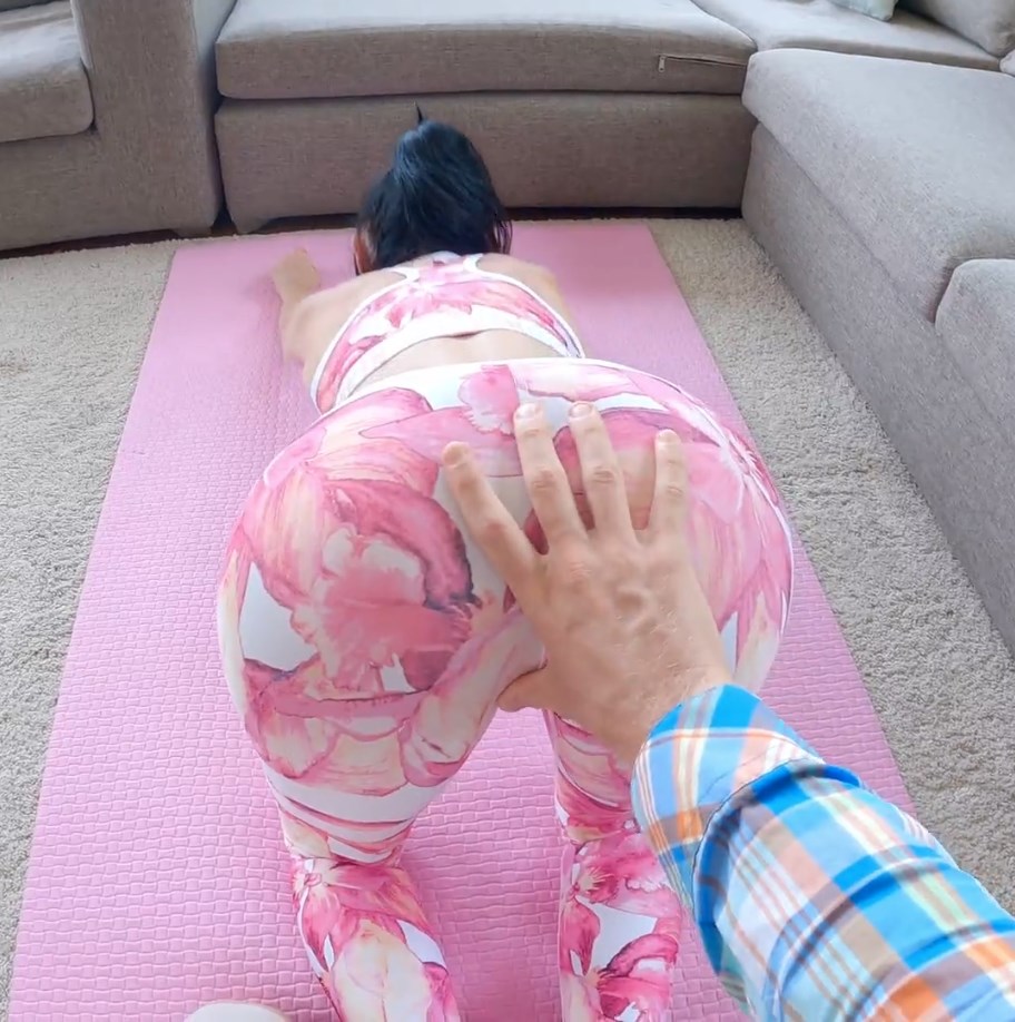 MrPussyLicking Naked Yoga Squirting FullHD 1080p