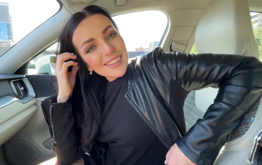 Luna Roulette Blowjob In The Car From Glamour Girl UltraHD/4K 2160p