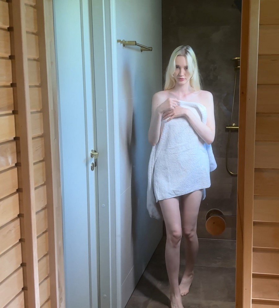 Tania Shinaryen Hot Young Blonde Fucked and Creampied in Public Sauna UltraHD/4K 2160p