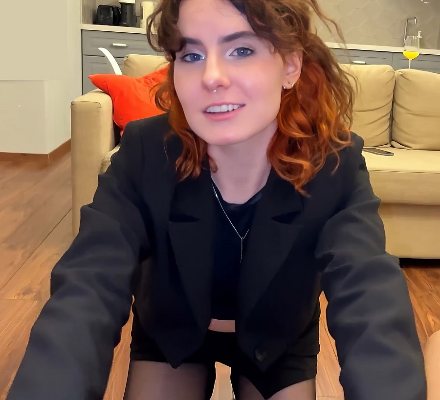 Darcy Dark A Young Girl Realtor Has Sex With A Client FullHD 1080p