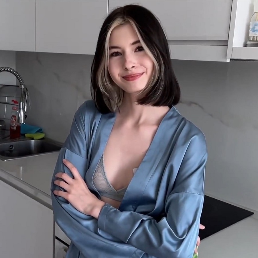 Cutie Kim The Neighbor Girl Came For Salt But I Fuck Her FullHD 1080p