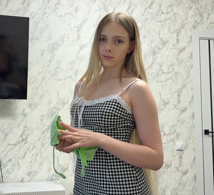 Arisha Mills Changes Clothes In Front Of Her Stepson FullHD 1080p