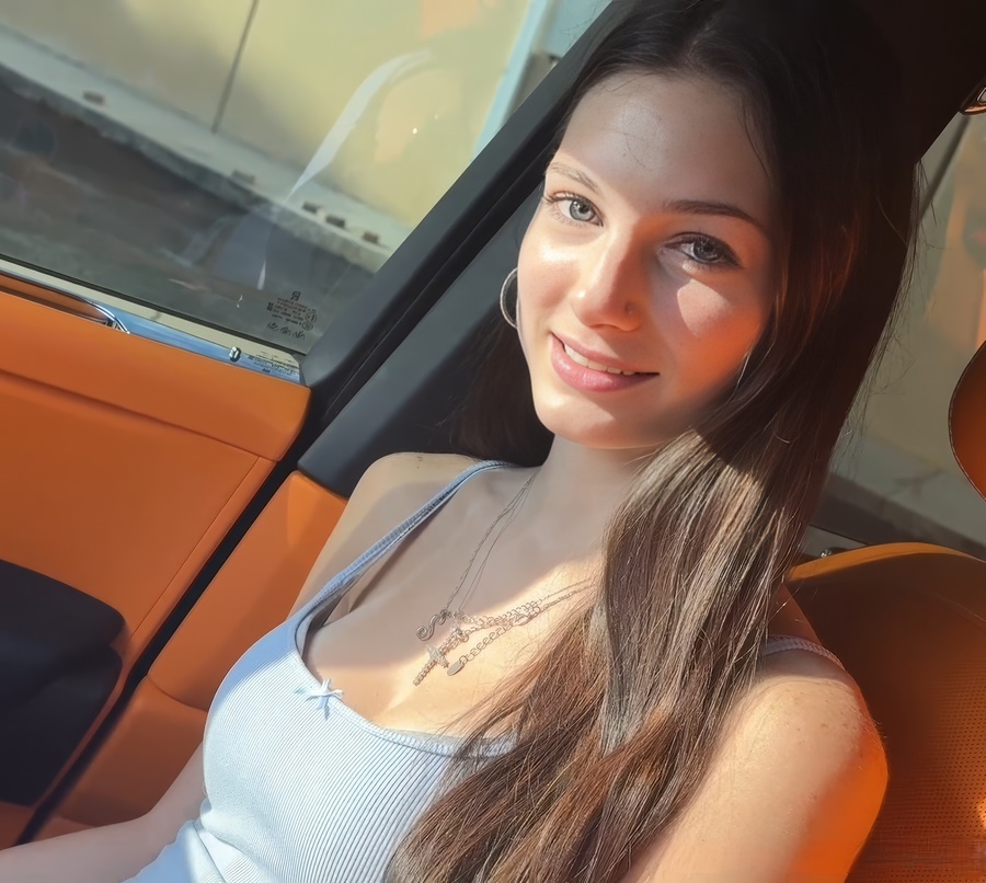 Sophie Tyler Cheats On Her Boyfriend In The Car With His Friend FullHD 1080p
