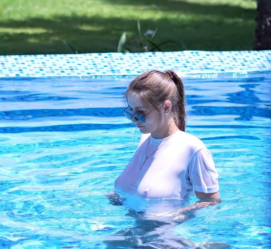 Elina Lizz Cheating On My Wife With Her Hot Friend In Pool FullHD 1080p