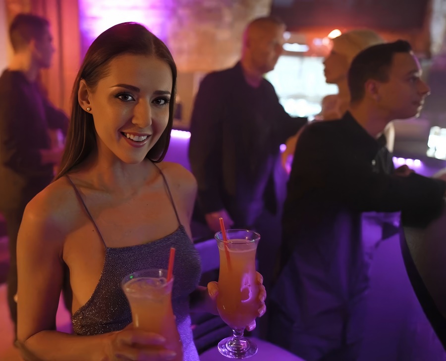 Sybil Sex In A Nightclub With A Beautiful Girl FullHD 1080p