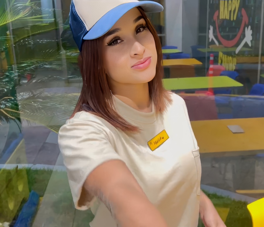 Abella Olsen Sex With A Cute Girl Working At Mcdonald's FullHD 1080p