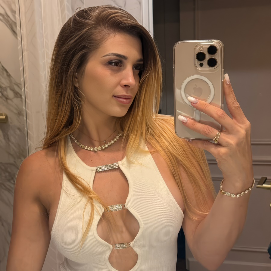 Maeva Sinaloa A Beautiful French Model Cheats On Her Husband In The Shower FullHD 1080p