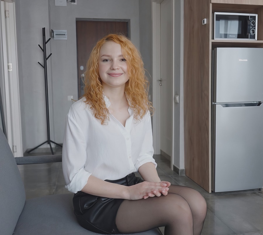 Verlonis Alina Hot Realtor Girl Talks Client into Buying Property UltraHD/4K 2160p