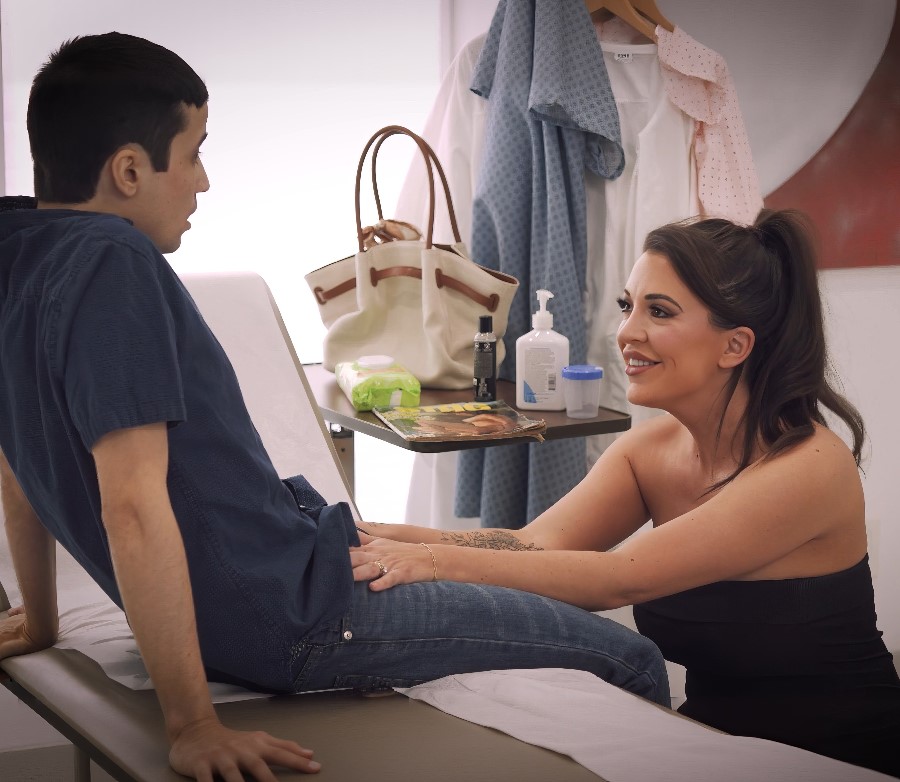Elizabeth Skylar Stepmother Helps Stepson Provide a Sperm Sample 2K 1440p Elizabeth Skylar Stepmother Helps Stepson Provide a Sperm Sample 2K 1440p